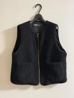ZARA ザラ　ボア　ベスト 黒　ゴールドファスナー