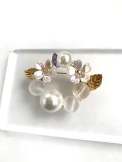 コットンパールのブローチ　オーロラフラワー付き