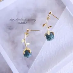 No.5812　大人かわいいグレイッシュネイビーフラワー　ピアス/イヤリング