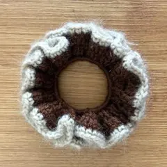 シュシュ　茶色　ベージュ