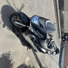 マジェスティ125FIカスタムマフラー付き黒スクーターのサムネイル