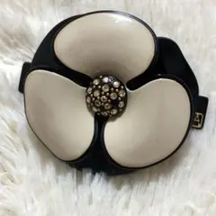 アレクサンドルドゥパリ　カメリアバレッタ　黒✖️ベージュ　ベージュの部分が色移り