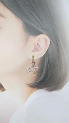 タティングレース ピアス 蝶々 ベージュグラデーション ビーズ