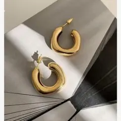 新品✨ ピアス フープピアス ゴールドのサムネイル
