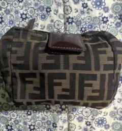 Fendi ノベルティ ブローチ FFロゴ ブラック - メルカリ