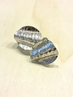 シルバー イヤリング　丸型ウェーブデザイン