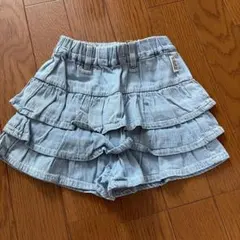 フリル付きライトブルーショートパンツ