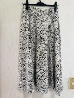 【新品・タグ付き】ドット柄フレアロングスカート