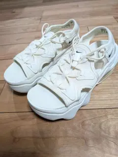 【大人気】NIKE エアマックスココ 23cm ホワイト 白 サンダルのサムネイル