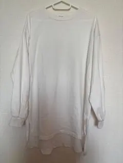 ホワイト 長袖Tシャツ シンプル
