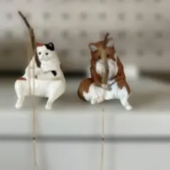 釣りをする猫 フィギュア 2体セット 置物のサムネイル