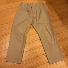 ベージュ ストレートレッグ チノパン
