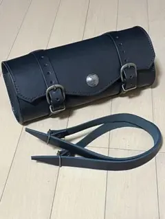 マットブラックの良質な本革使用　大人のツールバッグ　完全ハンドメイドの一点もの