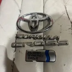 トヨタ カローラクロス エンブレム セット　ハイブリッド　②