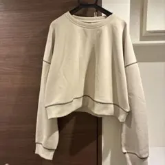 ベージュ クロップドスウェット