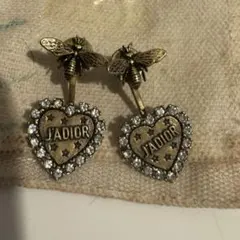 Dior JADIOR ハート型ピアス(両耳用) 蜂