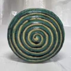 青緑色の渦巻き模様の花器　花瓶　陶器　モダン