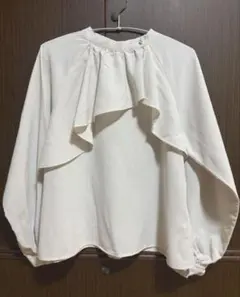 【最終値下げ】TRUDEA アシメラッフルブラウスのサムネイル