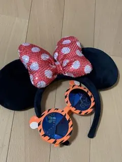 ディズニー ミニーカチューシャとティガーサングラス