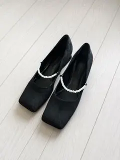 CHARLES & KEITH パールストラップ パンプス 結婚式　オケージョンのサムネイル