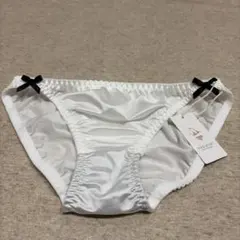 サテン ショーツ ホワイト リボン　Mサイズ
