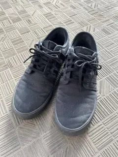 アディダスadidasブラックキャンバススニーカー ローカット