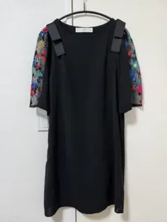 tocco ブラック刺繍Aラインワンピース