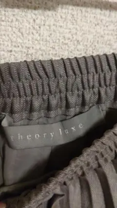 最終価格! 【theoryluxe グレー プリーツスカート】のサムネイル