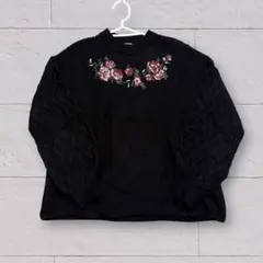 earth music&ecology 花柄刺繍ブラックニットセーター