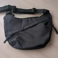 ブラックサコッシュバッグ　軽い