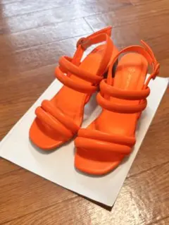 【ヨーロッパ購入】【23cm/ヒール7.5】オレンジサンダル
