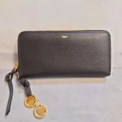 美品Chloé アルファベット ラウンドファスナー長財布のサムネイル
