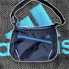 adidas ショルダーバッグ 刺繍ロゴ y2k ブラック ブルー 斜め掛けのサムネイル
