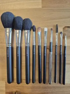 【未開封品】MAC マック オブ オール トレードブラシキット＆ブラシクレンザー 未開封品】MAC マック オブ オール トレードブラシキット＆ブラシ