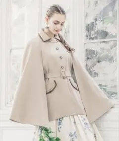 【axes femme】パイピングケープコート