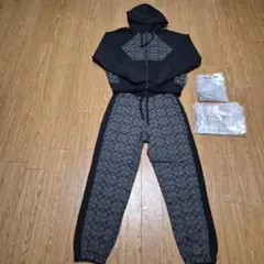美品　COACH コーチ　フード付きジャケット　パンツ　上下セットアップ　グレー ジャージ 「お気に入り数2万人突破!」「セットアップ」ラインロゴ