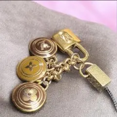 LOUIS VUITTONマルチチャーム ストラップ南京錠 箱付き ヴィンテージ
