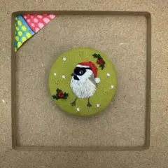 くるみボタン刺繍　コガラサンタ