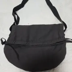 ユニクロ　ドローストリングショルダーバックのサムネイル