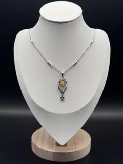 デザインネックレス ストーン シルバー 揺れる 上品 アクセサリー