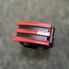 通気性スリットデザイン ベルト 黒赤