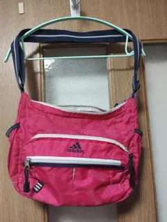 adidas ピンク ショルダーバッグ
