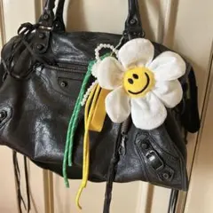 新品　キーホルダー　バックチャーム　黄色　フラワーモチーフ