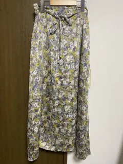 ナチュラルビューティーベーシック　花柄フレアスカート リボン付き