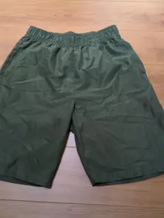 GU メンズ ショートパンツ カーキ Mサイズのサムネイル
