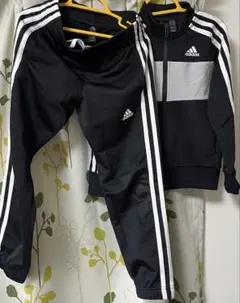 アディダス　キッズ　上下セット　110 ジャージ　セットアップ　DV1739