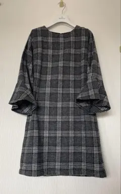 最終値下げ￼‼️フェミニン上品✨柄ワンピースウール混・裏地付・秋冬にぴったり　Ｍ