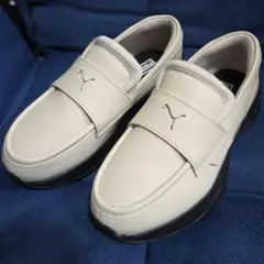 PUMA ベージュ スリッポンスニーカー