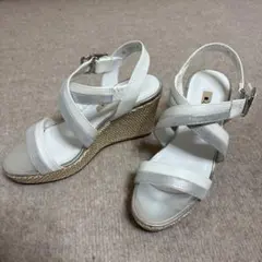 【再お値下げしました！】DIANA サンダル☆ウェッジソール☆ホワイト シルバーのサムネイル