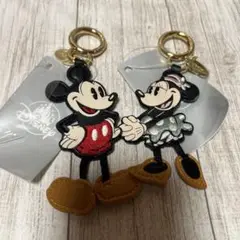 ディズニーストア　ミッキー　ミニー　チャーム　キーホルダー　セット
